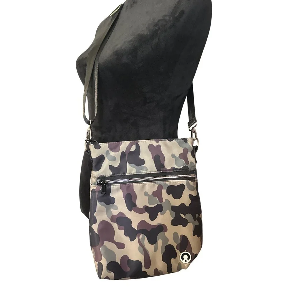 💖Camouflage Crossbody & Tote Bag With Adjustable Strap & Yellow Handles - Picture 4 of 4